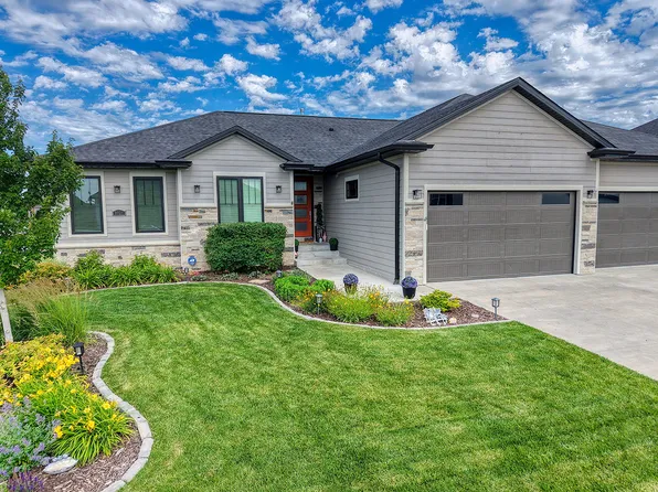 9820 Fairbury Ln, Lincoln, NE 68516