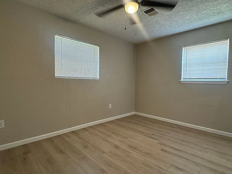 2420 NW 41st St — Photo 5