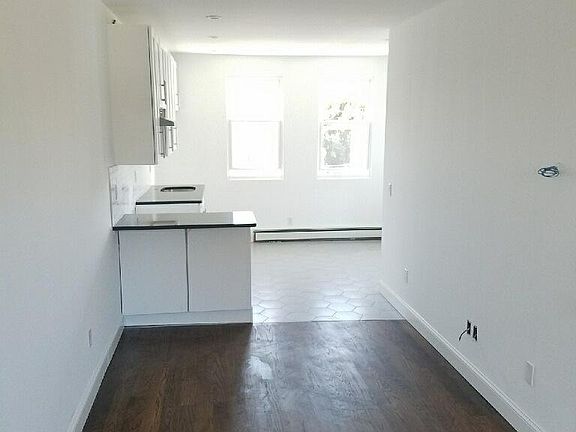 5th image of 175 Essex St