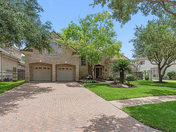 3rd image of 19003 Windsor Lakes Dr