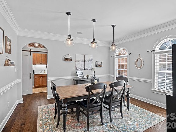2nd image of 7809 Oak Haven Ln