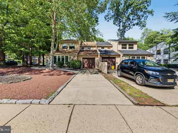 23 Goshawk Ct, Voorhees, NJ 08043