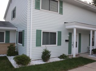 10S432 Echo Ln #2, Willowbrook, IL 60527
