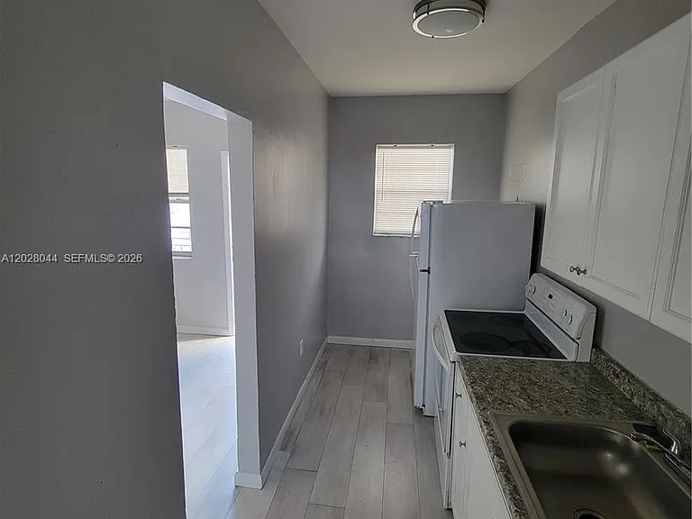 1720 NW 1st Pl #1 — Photo 3