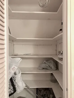 Rented by Halvatzis Realty | media 23