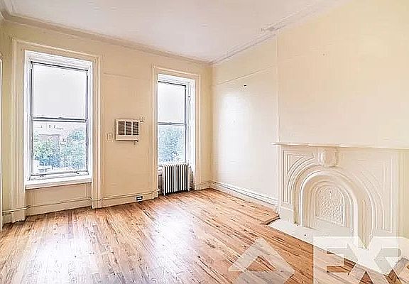 2nd image of 624 Myrtle Ave #3R