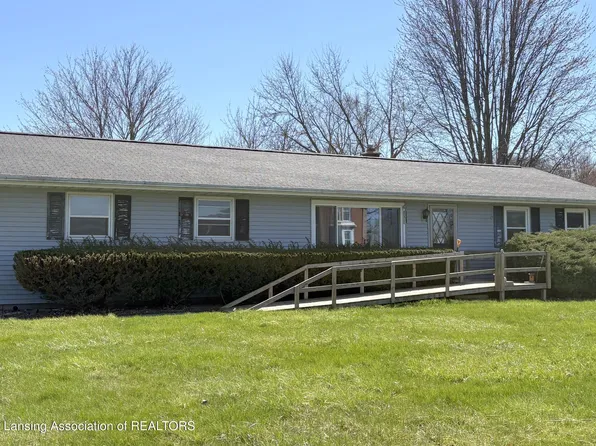 2122 E Vermontville Hwy, Charlotte, MI 48813