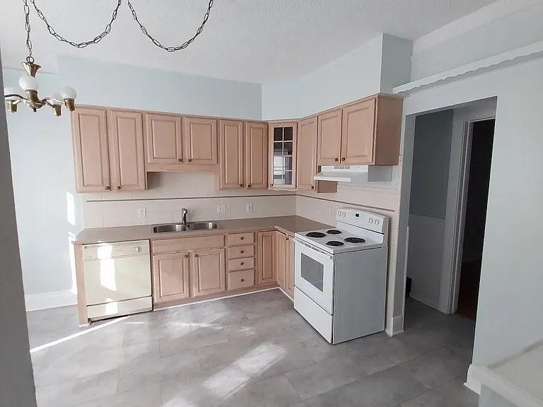 1303 Adams St #2 — Photo 4