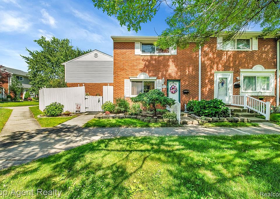 31999 Williamsburg Dr, Saint Clair Shores, MI 48082 Zillow