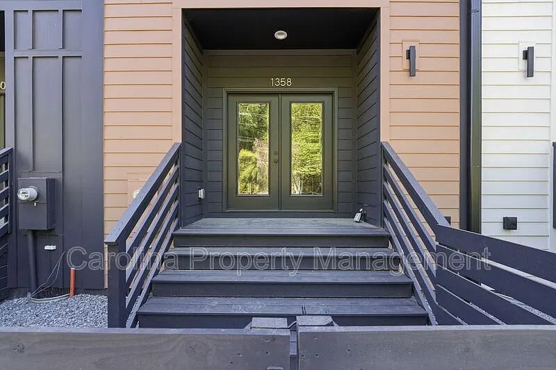 3 bed, 3.5 bath, $2,900 — Photo 2