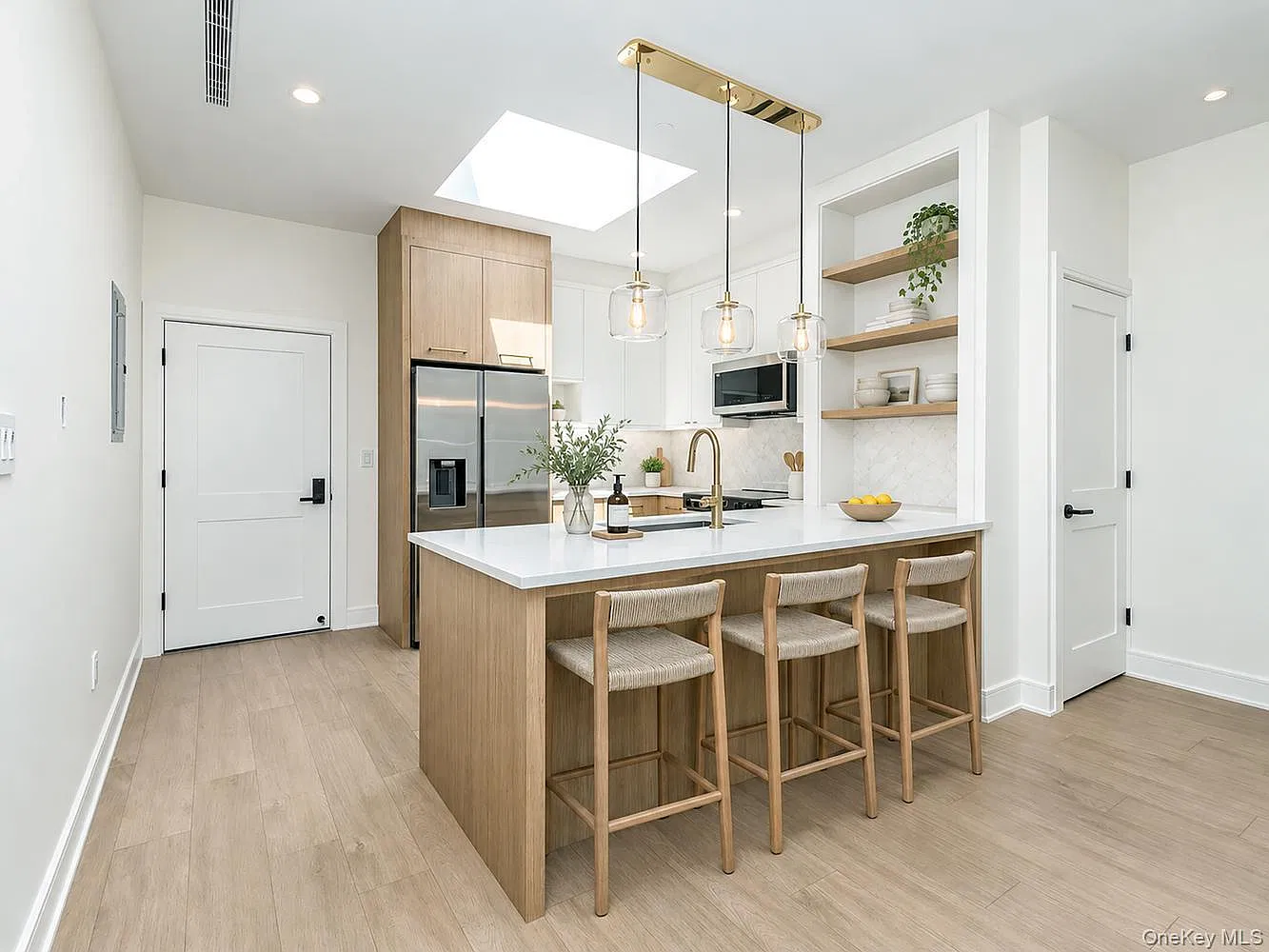 24 Lumber Rd — Photo 2