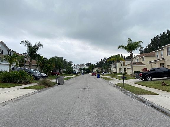 4th image of 694 Carriage Lake Way