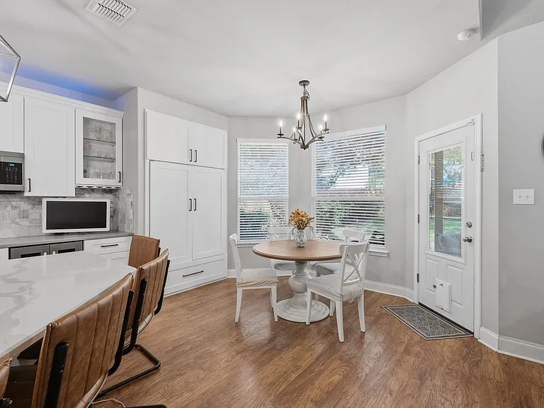 16954 Darien Wing — Photo 13