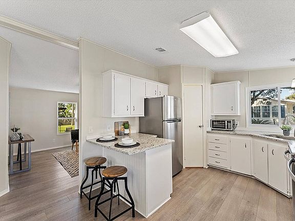 5th image of 1727 Douglas Ave #69