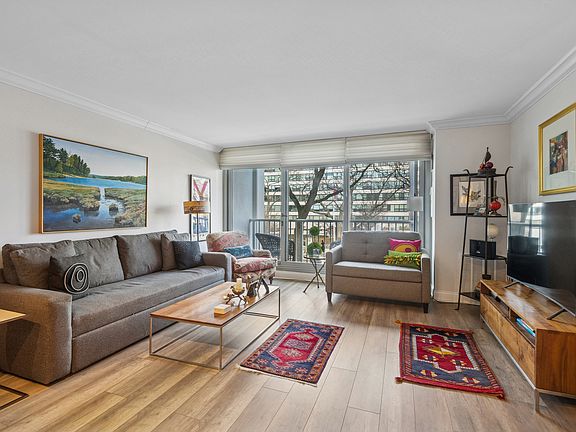 3rd image of 1625 Sheridan Rd Unit 204