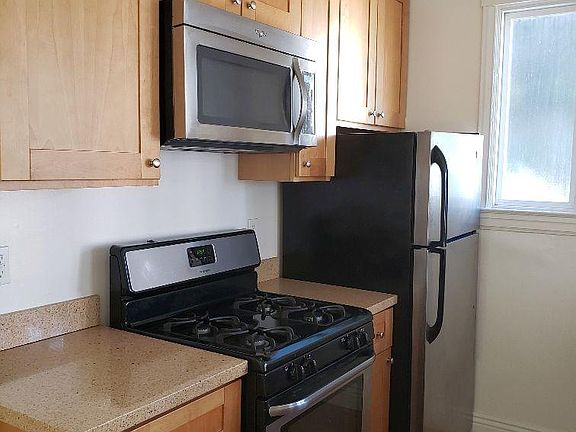 3rd image of 915 Franklin St APT 101