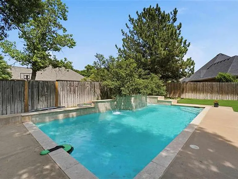 3006 NE Heritage Dr — Photo 21