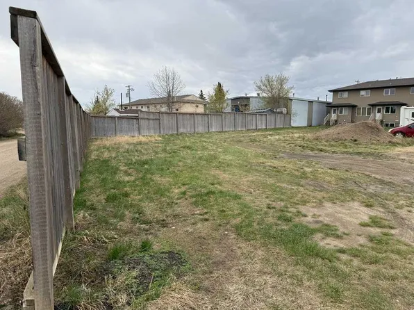 5311 57th Ave, Ponoka, AB T4J 0B1