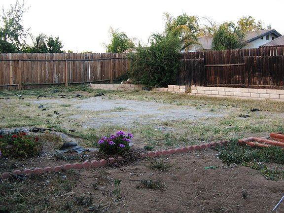 Large rear yard, possible RV access