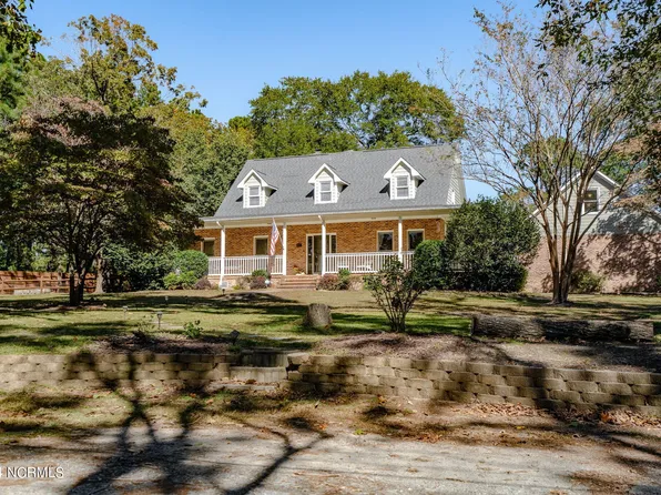 205 Shoreline Drive, Raeford, NC 28376