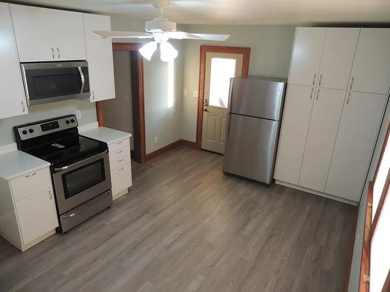 Kitchen (front)