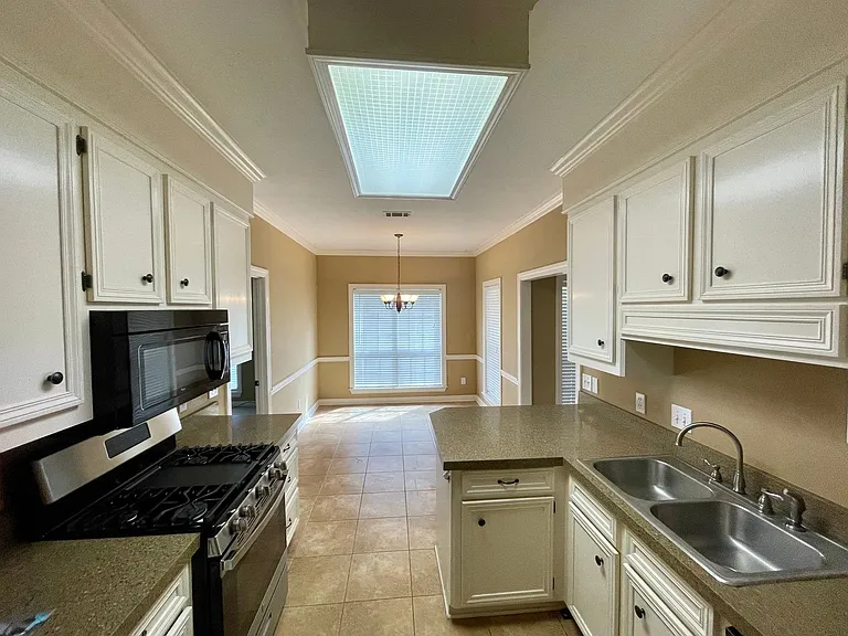 1013 N Azalea Dr — Photo 7