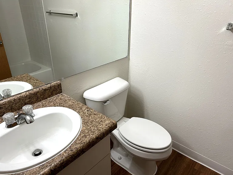 Windsor Place Apartments — Photo 102