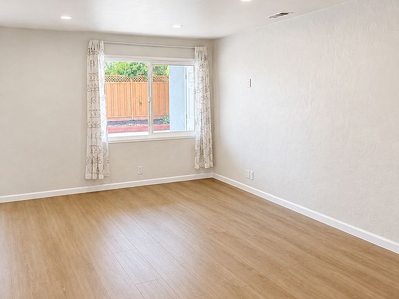 5th image of 22366 Creston Dr