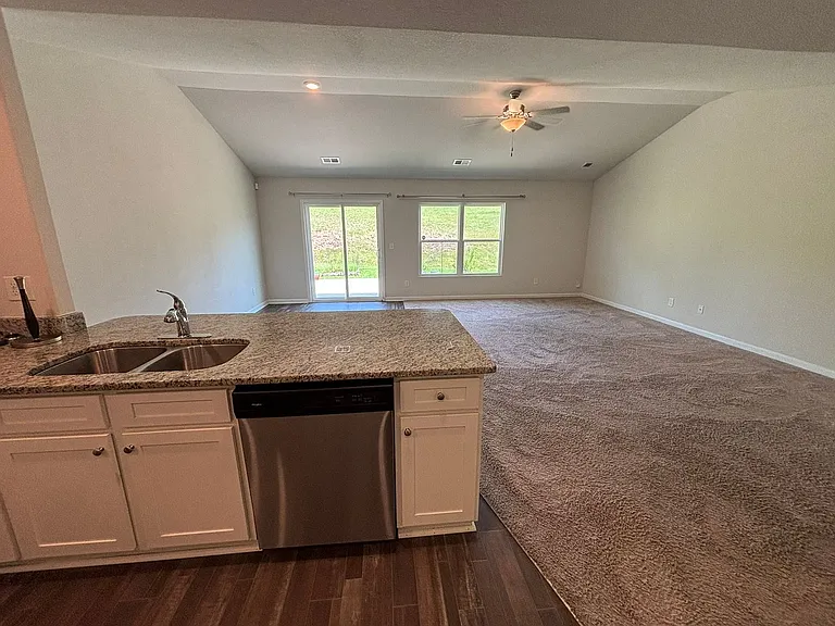 127 Sundew Rd — Photo 8