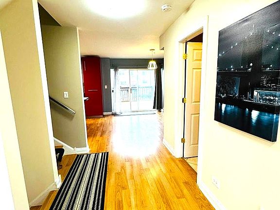 3rd image of 664 E Fountainview Dr