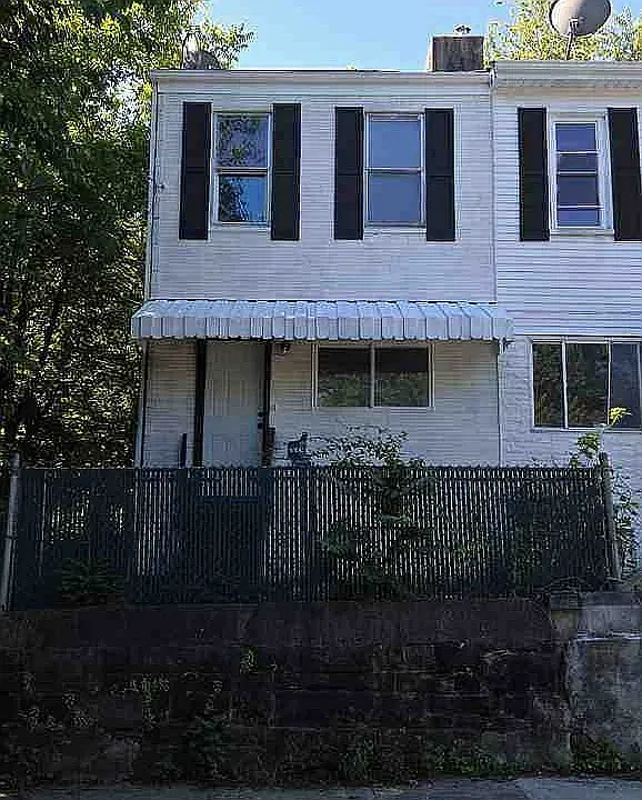 10 Courtright St