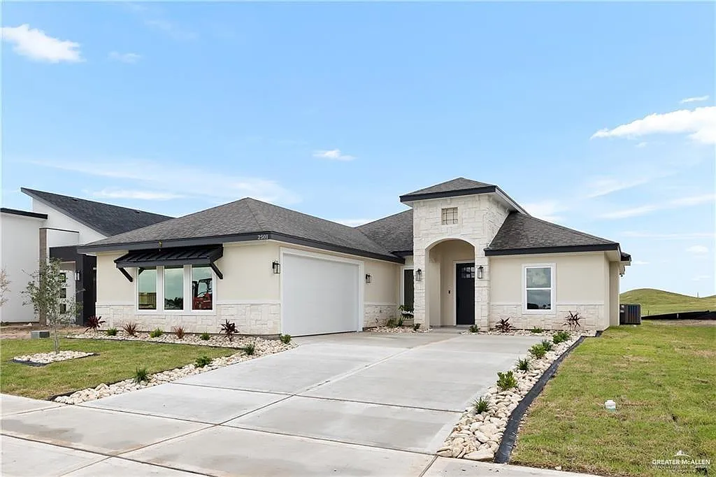 3 bed, 2.0 bath, 2619 sqft, $3,500 — Photo 1