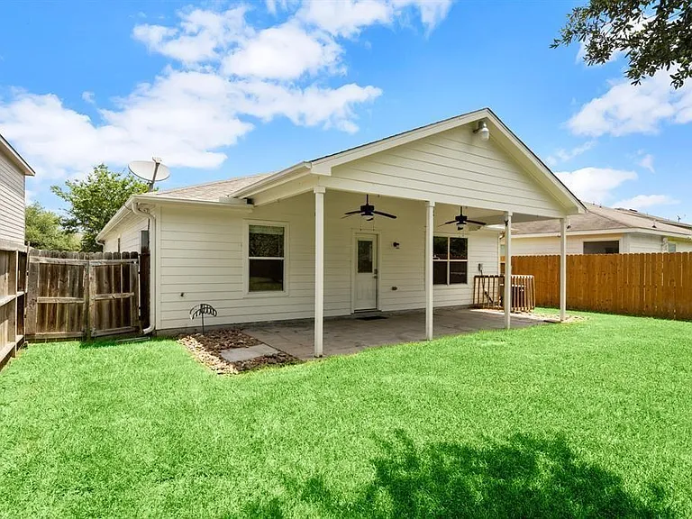 4527 Nueces River Loop — Photo 24