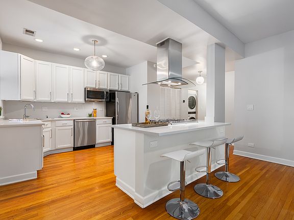 4th image of 632 W Oakdale Ave APT 1W