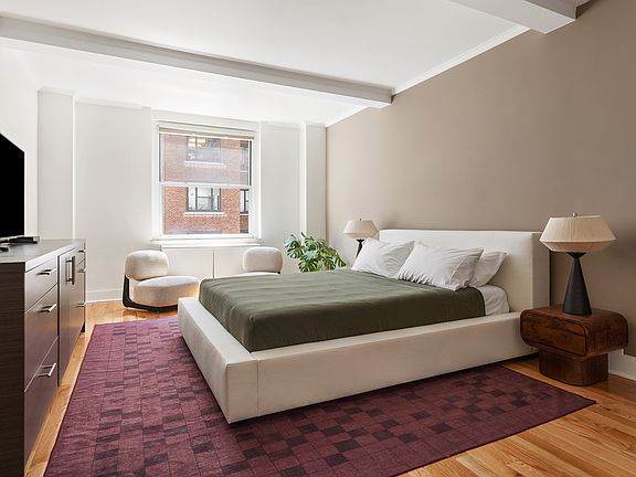5th image of 111 E 56th St #704