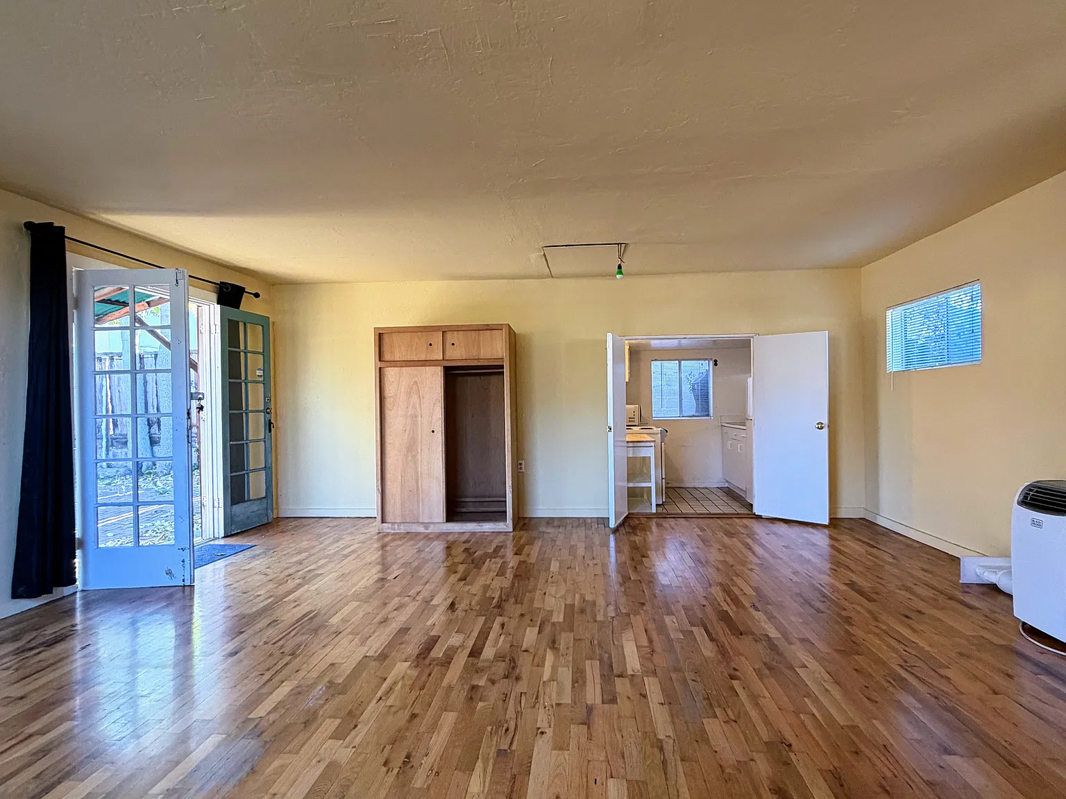 Studio, 550 sqft, $2,595 — Photo 2
