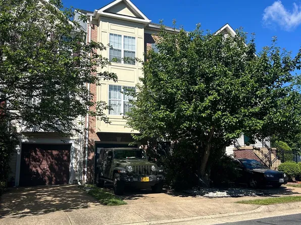 9002 Falcon Glen Ct, Bristow, VA 20136