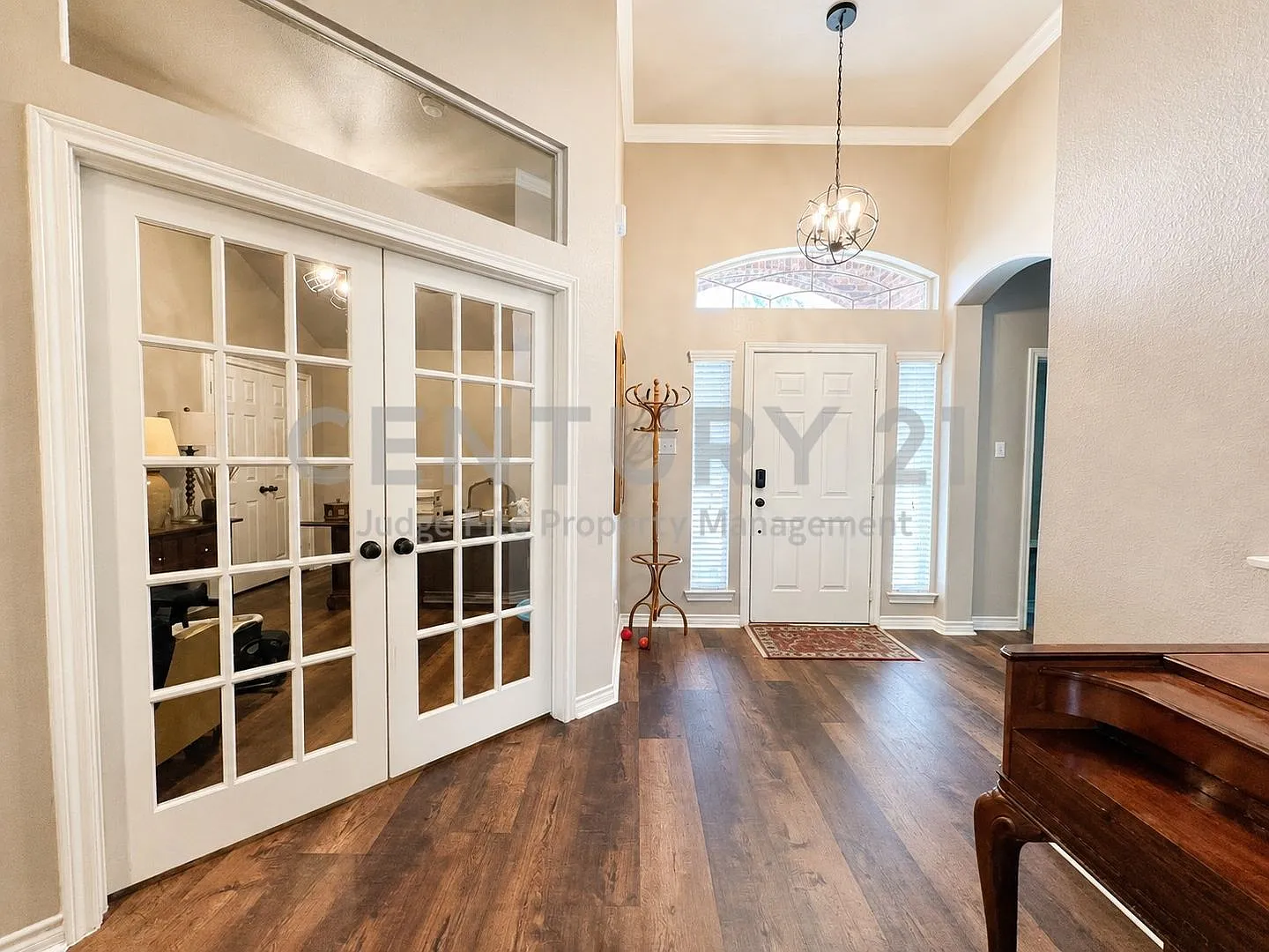 Delightful 4/2/2 with Refreshing In-Ground Pool in Weatherford For Rent! — Photo 3