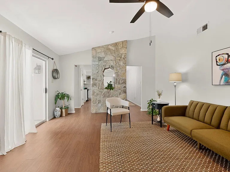 3403 Burliegh Cv — Photo 6