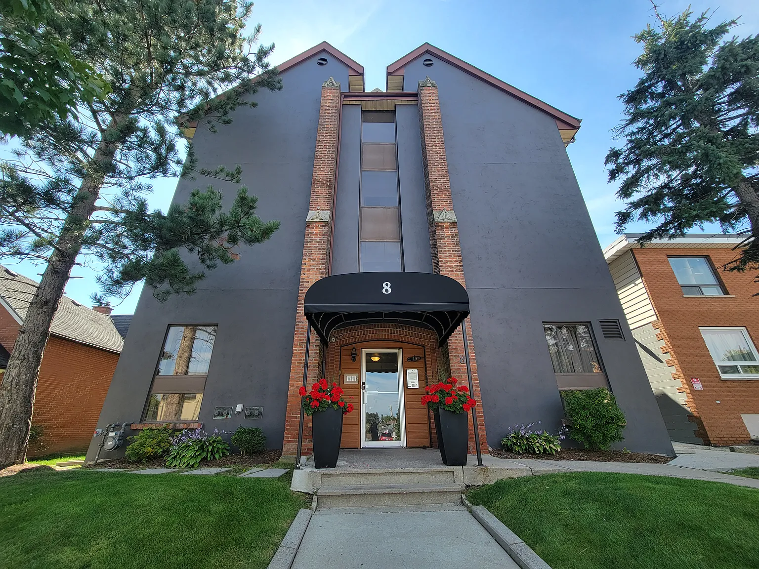 Embassy Apartments - Choose your rent level - Call for Details - All utilities included — Photo 2