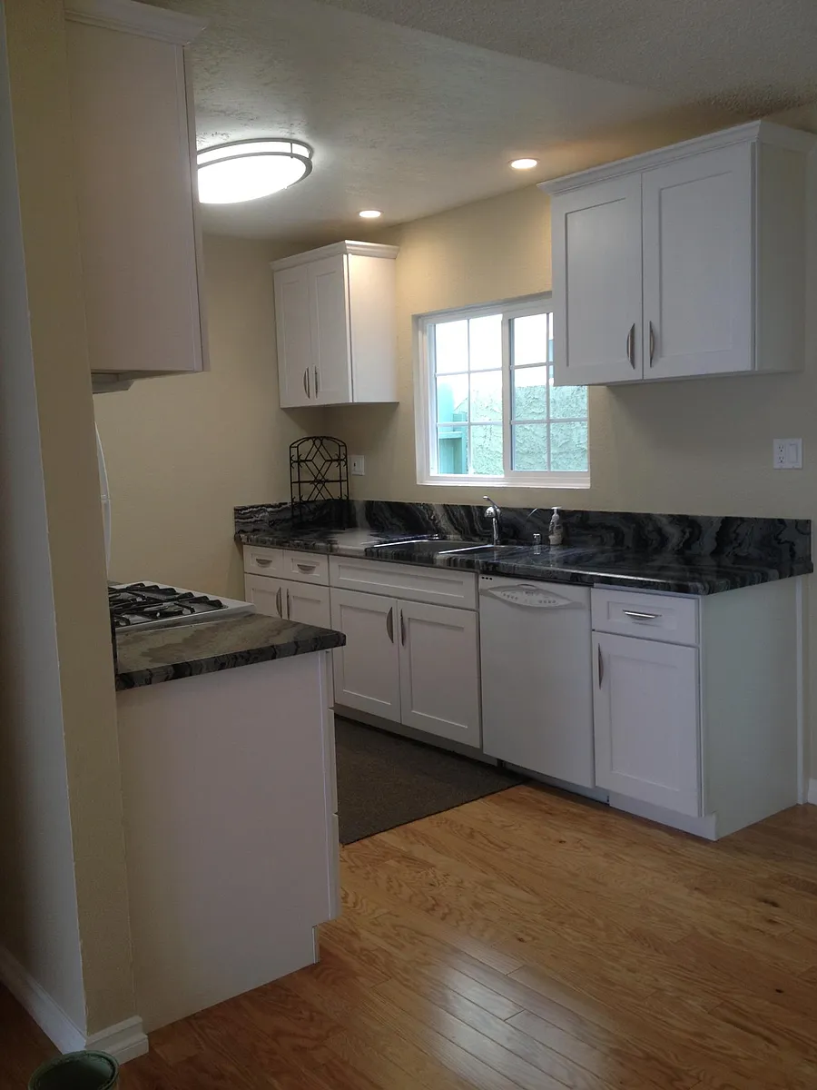 Building Photo - 637 Flower Ave #2