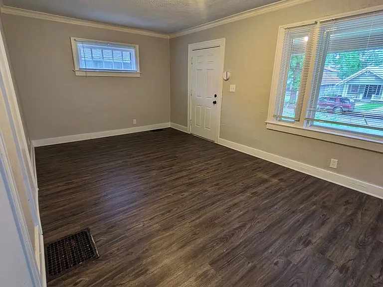 5535 Woodland Ave — Photo 3