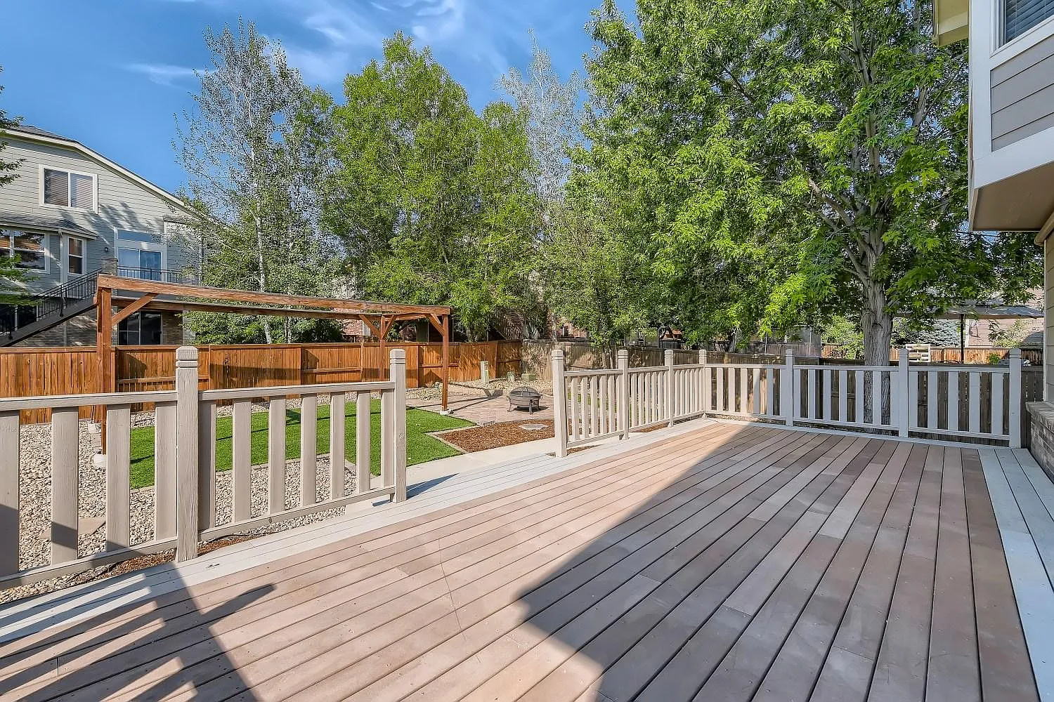 1514 Linden Way — Photo 3
