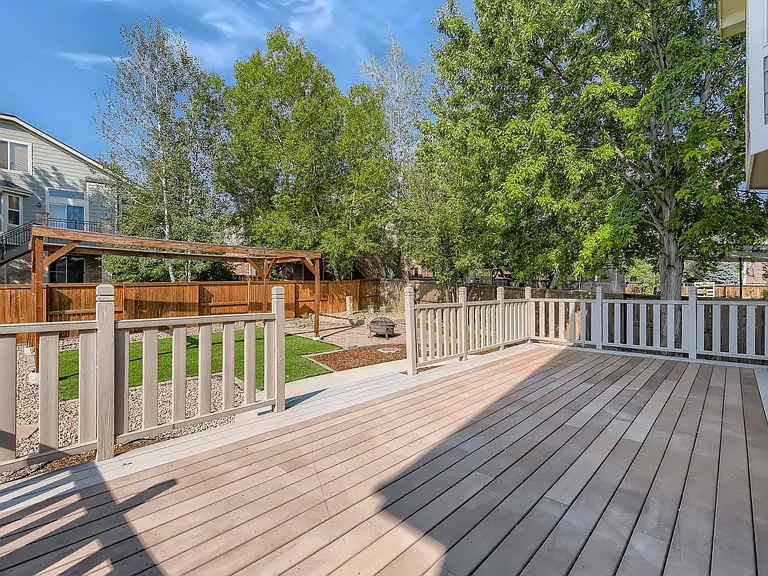 1514 Linden Way — Photo 3