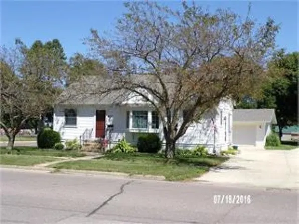 420 N 13th St, Estherville, IA 51334
