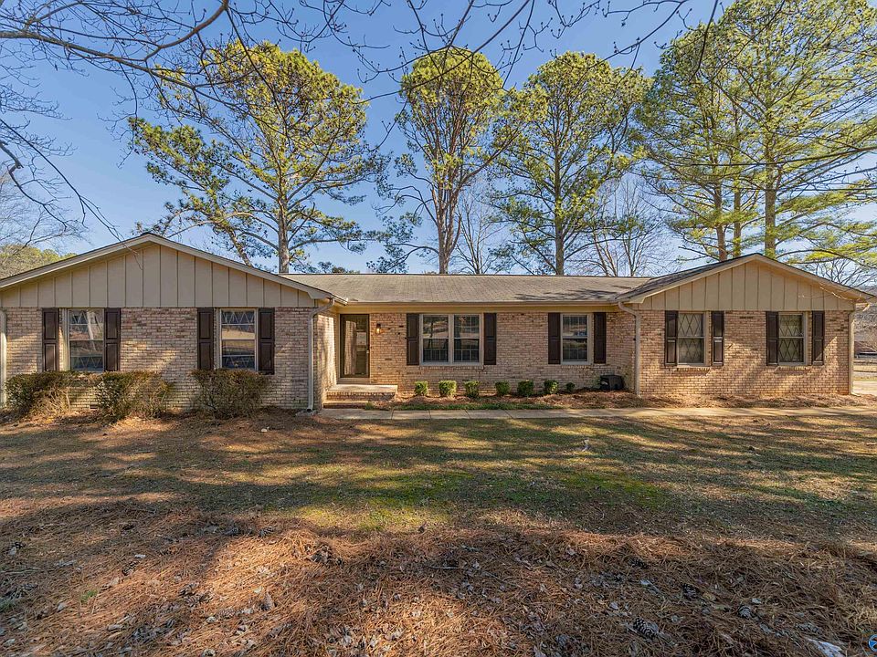 1st image of 625 Versailles Dr SE