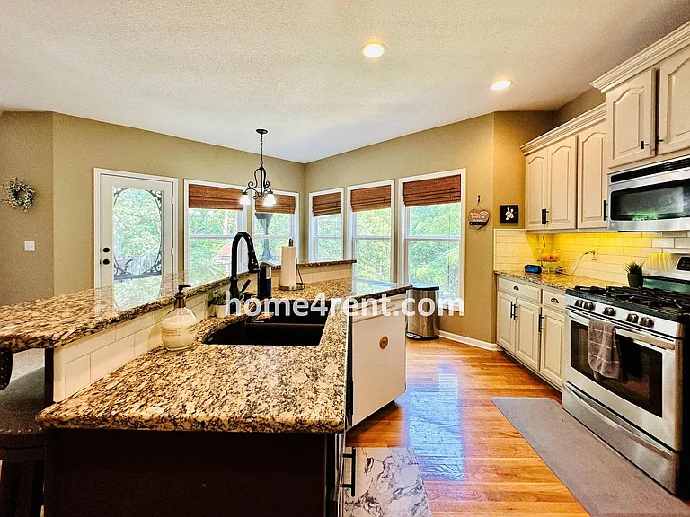12648 S Hallet St — Photo 20