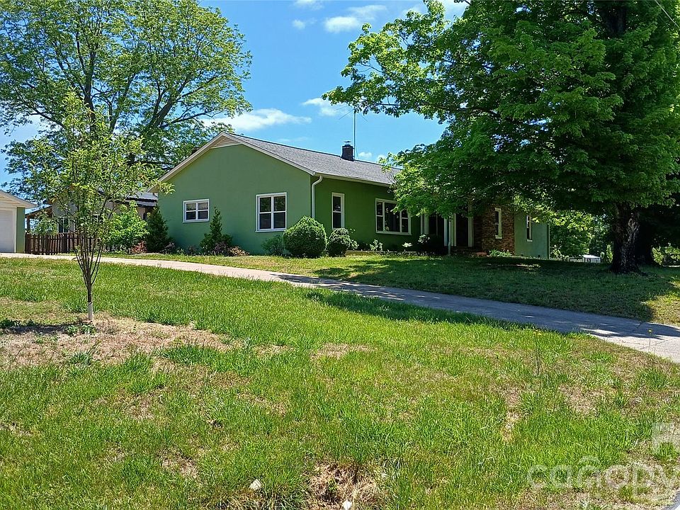 1st image of 300 Woodlawn Dr