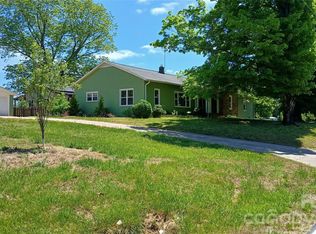 300 Woodlawn Dr, Connelly Springs, NC 28612