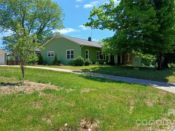 300 Woodlawn Dr, Connelly Springs, NC 28612
